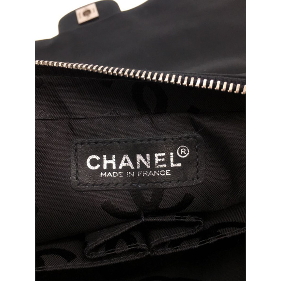 Chanel Nylon Plain Shoulder Bag - Picture 5 of 6